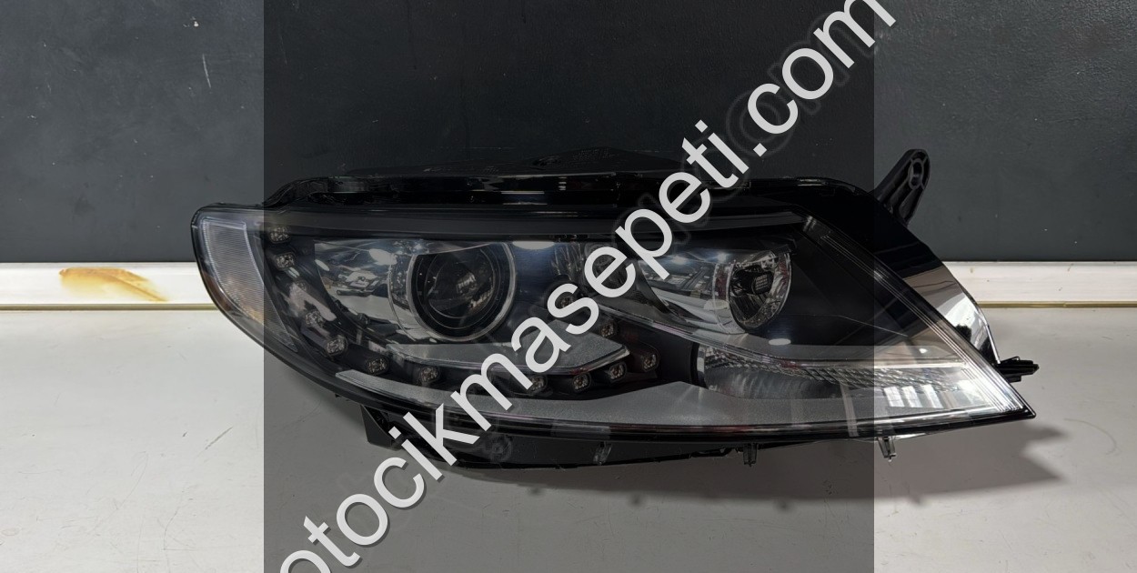 VOLKSWAGEN PASSAT CC LEDLİ MERCEKLİ XENON SAĞ FAR
