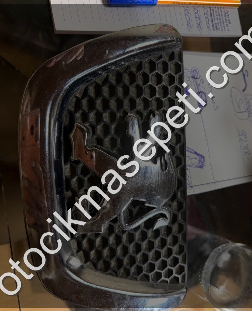 Peugeot 307 makyajlı kasa panjur arması