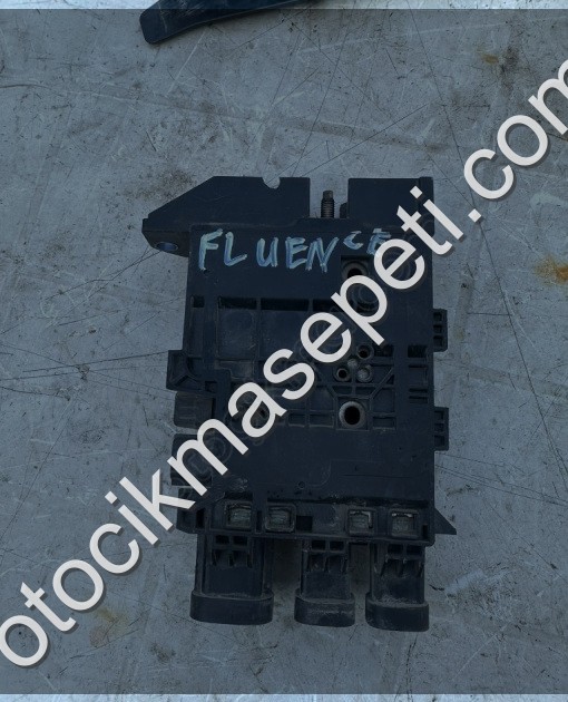 RENAULT FLUENCE AKÜ KUTUP BAŞI KESME