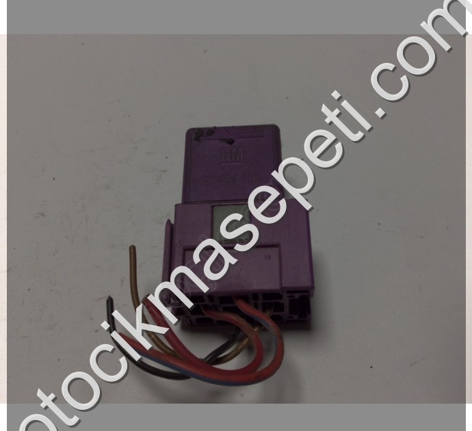 Opel Astra G Yakıt Pompa Rolesi 90464759