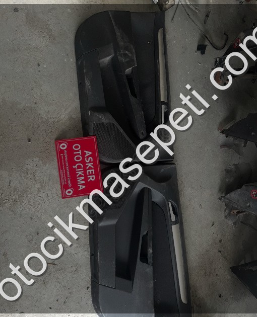 Opel Astra H ön iki kapı döşemesi