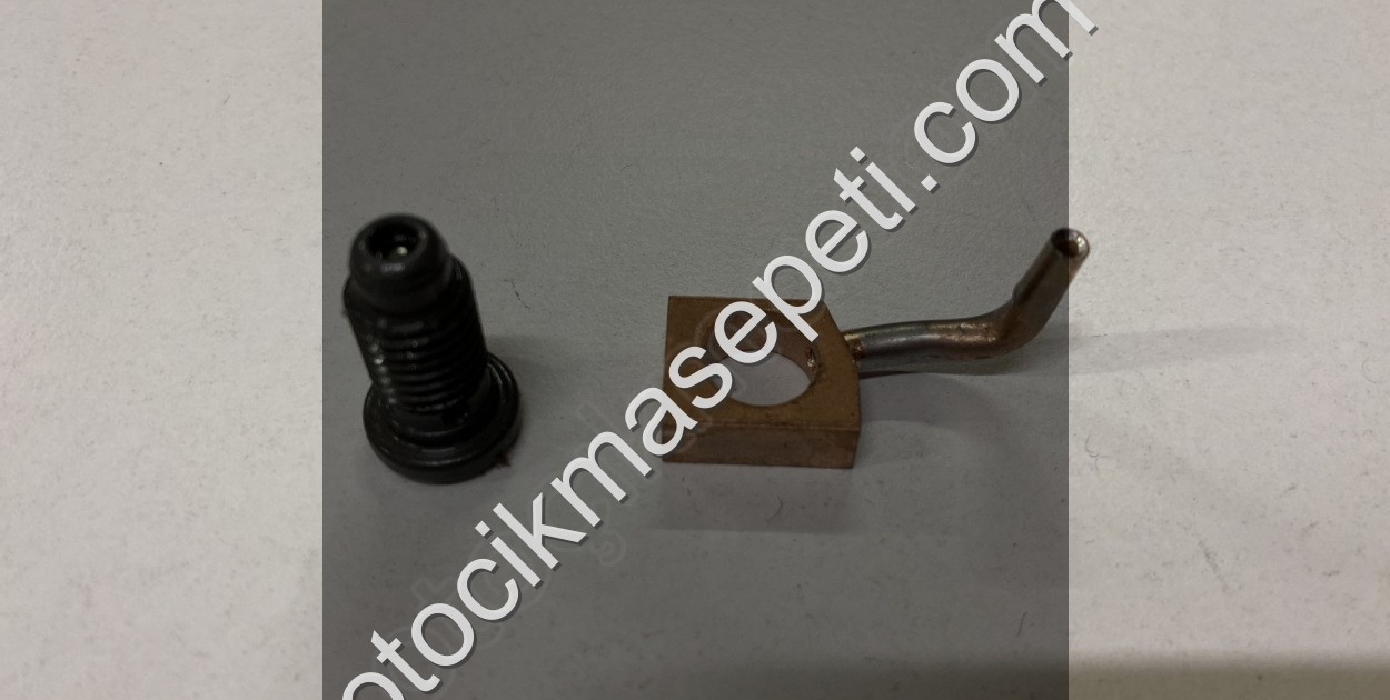 038103157B YAĞ PÜSKÜRTME MEMESİ CADDY GOLF JETTA PASSAT