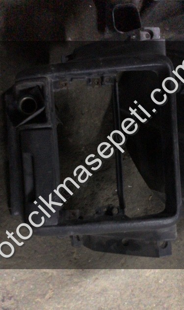 Mazda 323 teyp çerçevesi