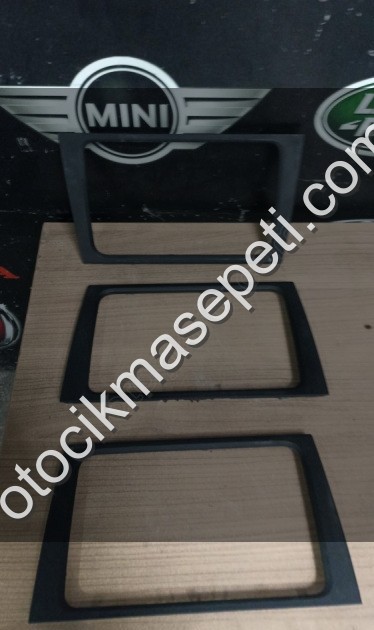 5K0858063 VW GOLF 6  TEYP ÇERÇEVESİ