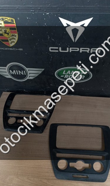 5C6858071B VW JETTA 2011 2017 TEYP ÇERÇEVESİ