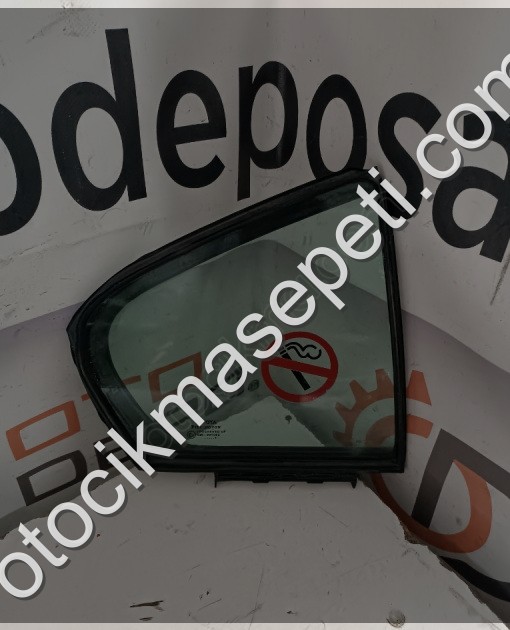 Toyota Avensis 2012 Model Sağ Arka Kelebek Camı