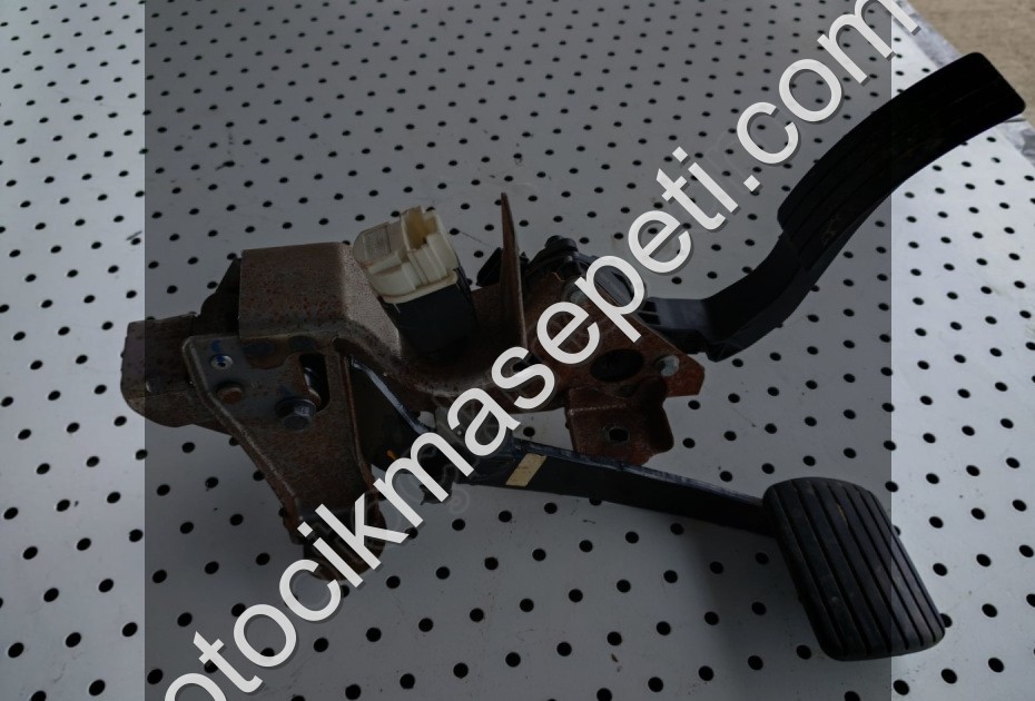RENAULT CLIO OTOMOTIK DIZEL GAZ FREN PEDAL-DÜZCE ÇIKMA