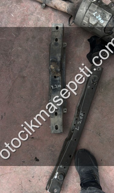 2015-2020 MITSUBISHI L200 ÇIKMA ORJİNAL ÖN ŞASE TUTUCUSU