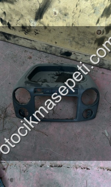 2012 VW AMAROK ÇIKMA ORJİNAL TEYİP ÇERÇEVESİ