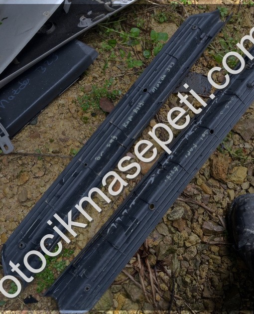 Mazda 323 sağ kapı eşigi