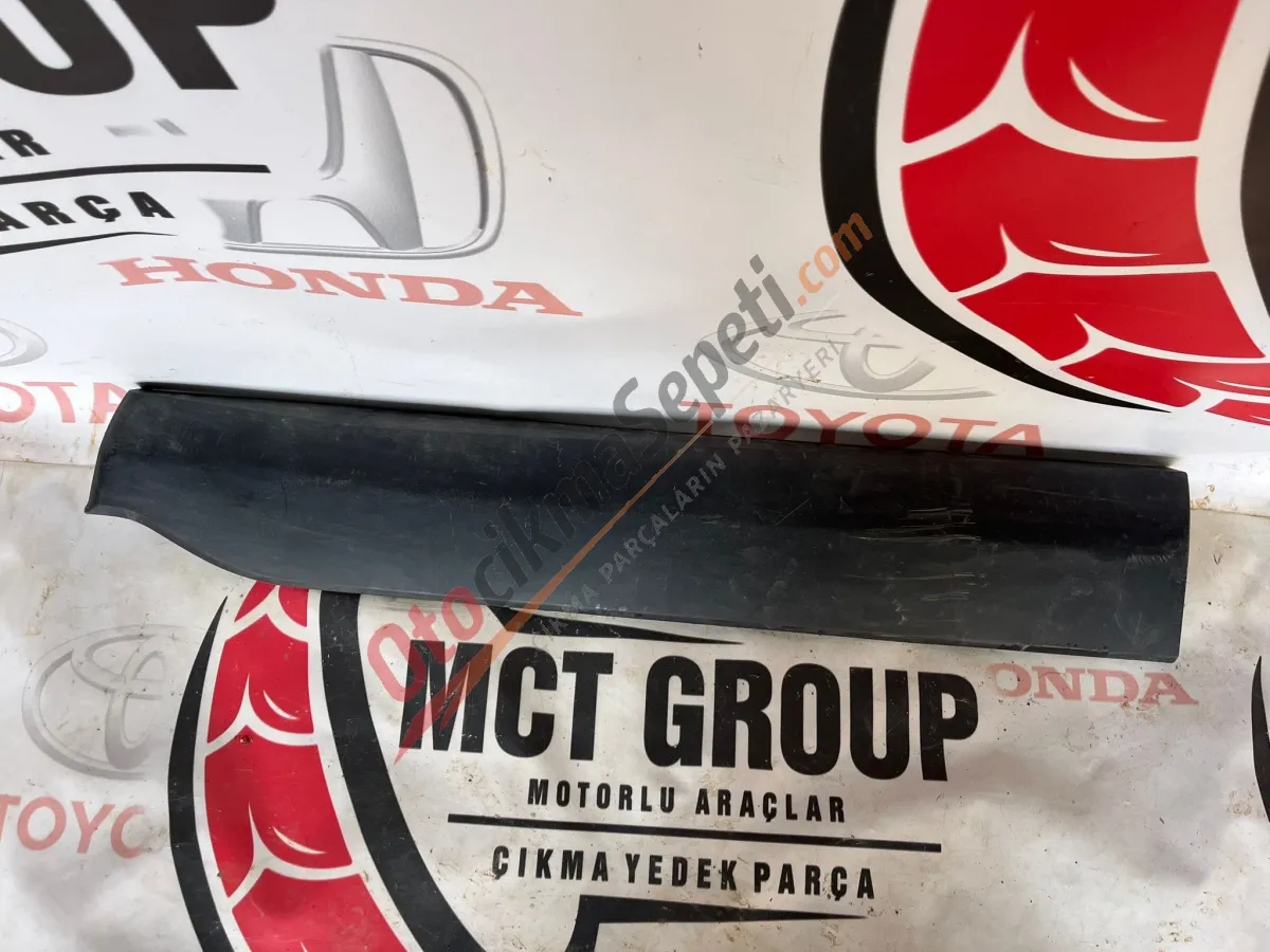 TOYOTA COROLLA CROSS SAĞ ÖN KAPI BANDI ÇIKMA ORJINAL