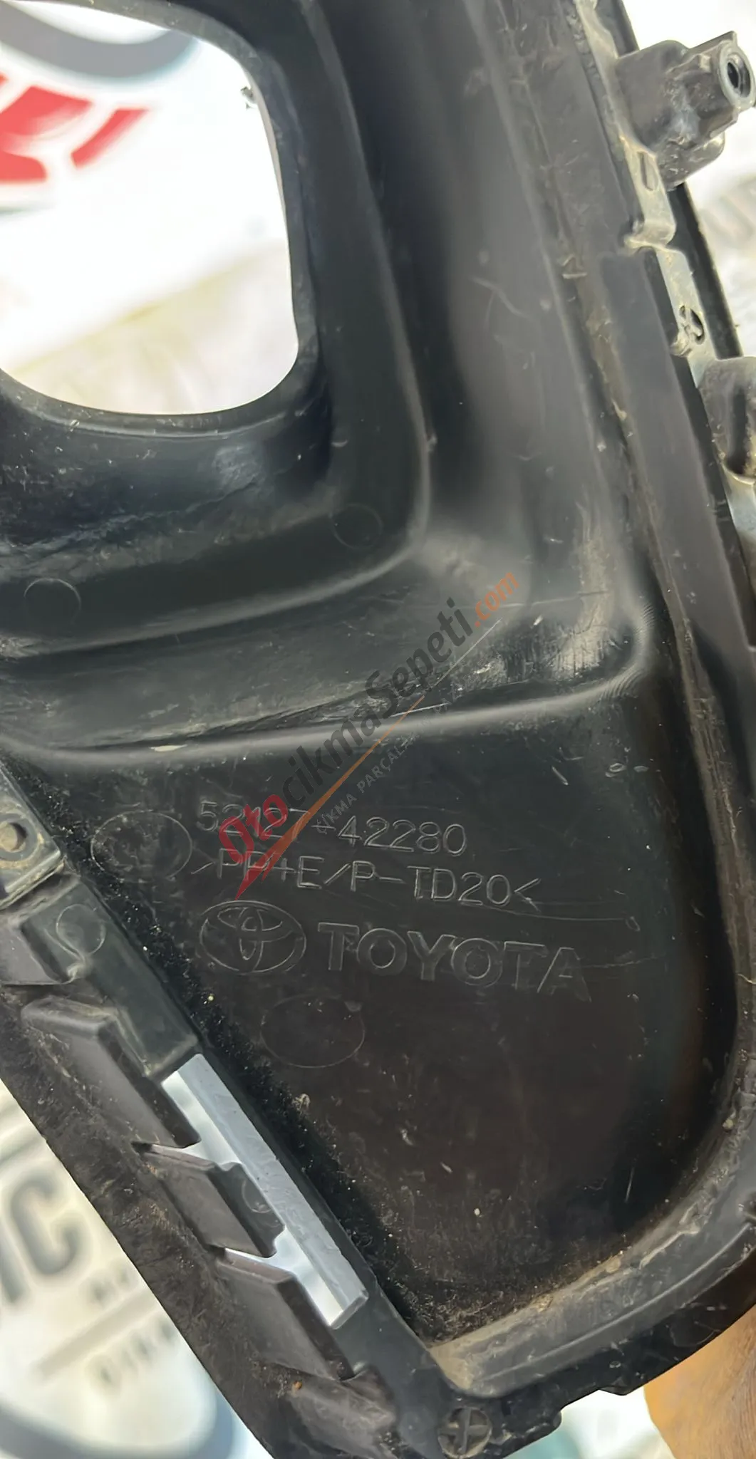 TOYOTA RAV4 SAĞ ÖN SİS ÇERÇEVESİ ÇIKMA ORJINAL 19-25